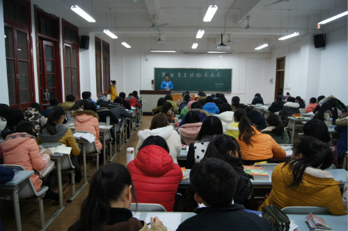 张兆卿为参会同学作英语学习经验交流