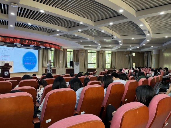 学院举办高质量海外就业宣讲会