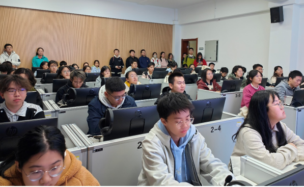 学院举办“以赛促学”外语学科竞赛专题报告会