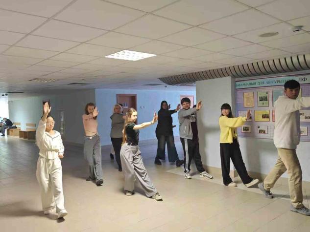 “志合越山海·青春共启航”——西北农林科技大学学子在白俄举办中国结与太极文化体验活动