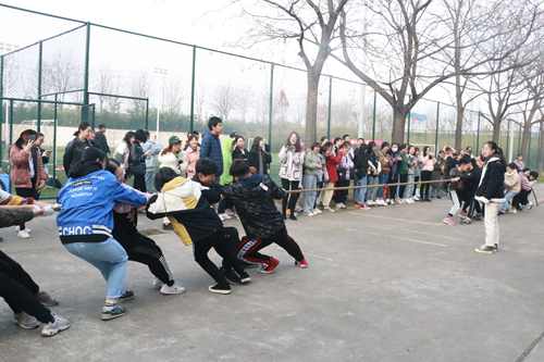 f41ae165945846d5bfb9b6a1a250eb73.jpg 拔河比赛3_副本.jpg