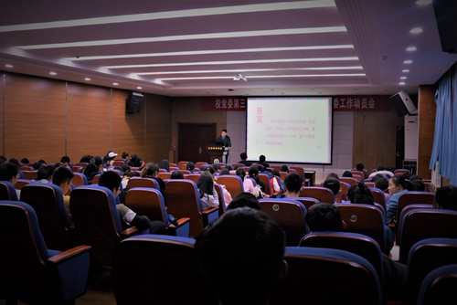 3ca3fabd77684b2abaa0a8058d42dc6f.jpg 辅导员张琦带领学习五四精神_副本.jpg