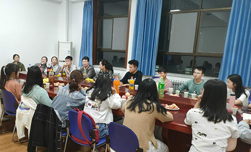 a3046984e43d43b2b9e7bad9e3d1467b.jpg 书记和班主任发言.jpg