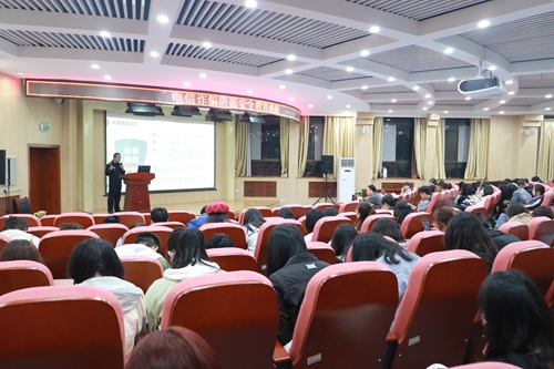 报告会现场_副本.jpg