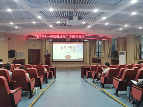 报告会现场_副本.jpg