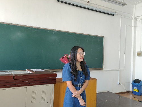 班长丁卉讲话.jpg