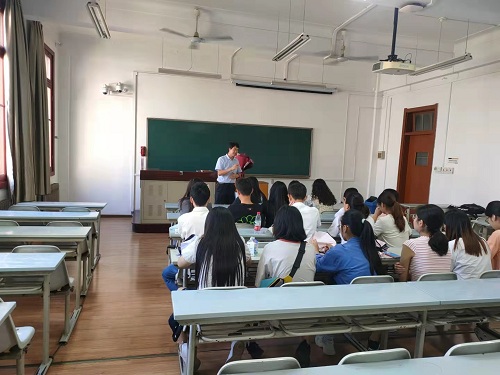班主任讲话.jpg