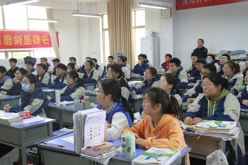 043ed0ef7e4746da965589075dcff7fa.jpg 学子认真聆听宣讲_副本.jpg