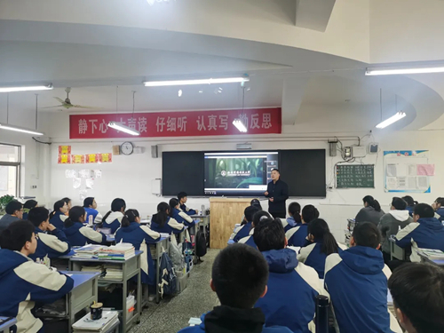 63e0ae61d7054c9b9a3a123425fe6b01.jpg 濉溪中学线下直播现场_副本.jpg