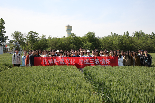 3e196e07faac488db9cc34846ea5a107.jpg 师生合影_副本.jpg