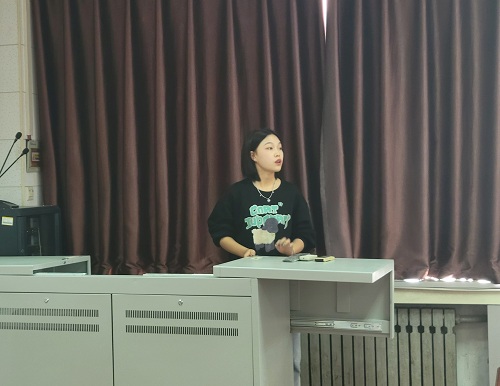 杨帆同学进行分享.jpg