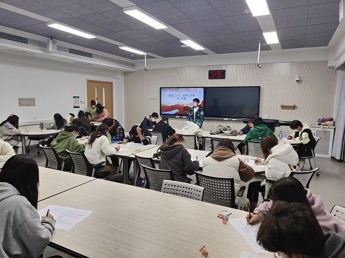 同学们在竞赛过程中.jpg