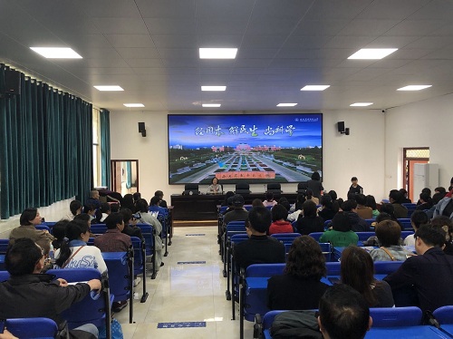 01ea5a7ec9a649b19fa871623e8db857.jpg 讲座现场.jpg